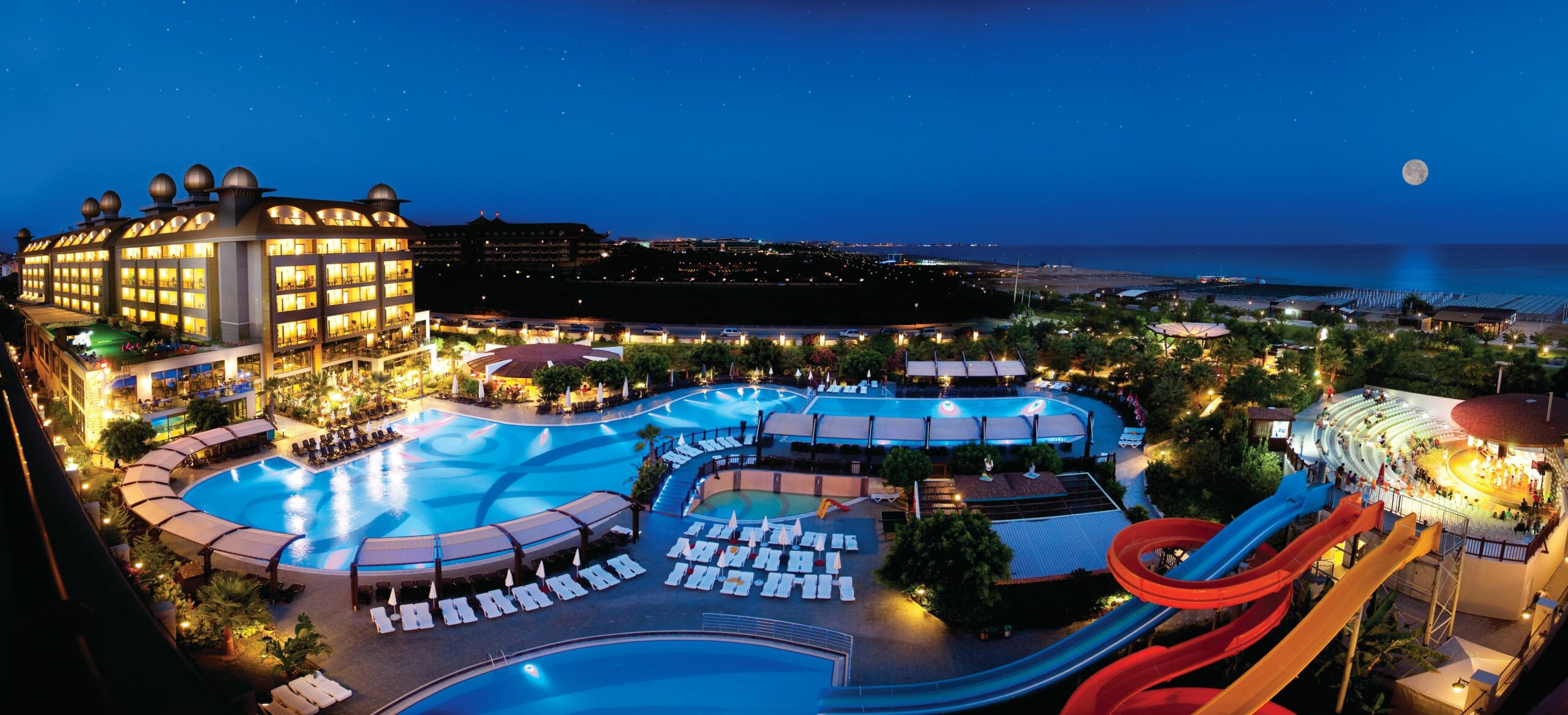 LUXUSRESORT SIDE IM AYDINBEY KING'S PALACE & SPA – 5-STERNE-RESORT AN DER TÜRKISCHEN RIVIERA 3 Luxusresoirt Side in der Nacht